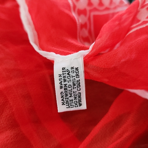 100% Vinal Monogrammed "T" Red Scarf White Piping - Picture 5 of 6